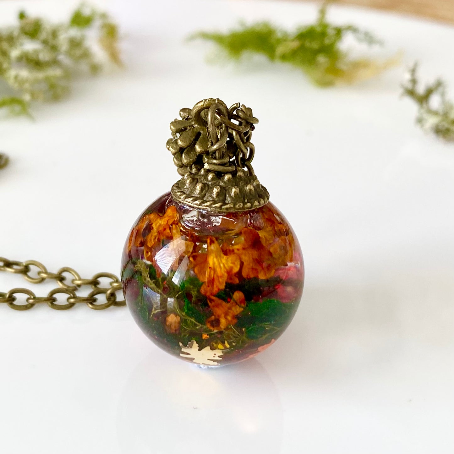 The Autumn Globe – Shaker Necklace with Moss and Pinecone