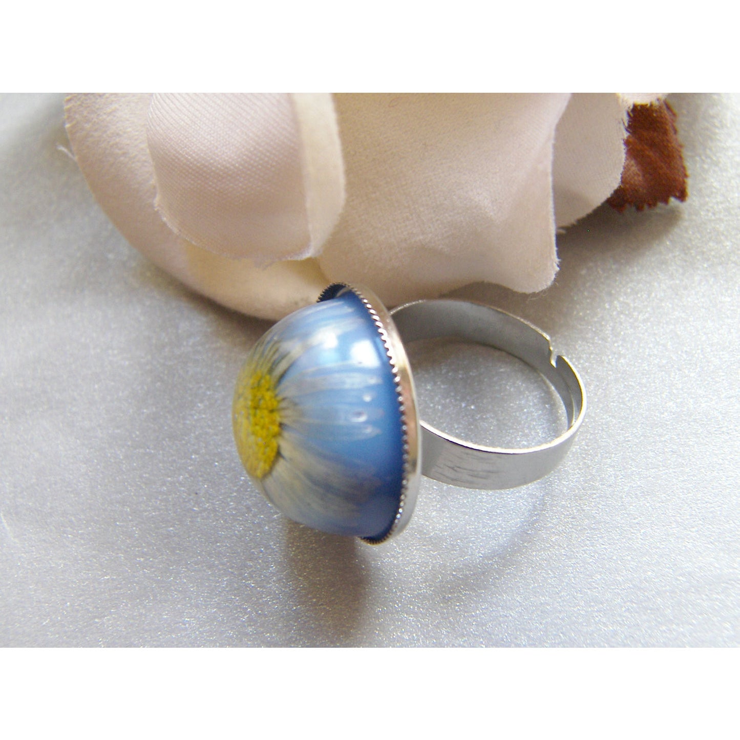 Daisy Ring, Daisy Jewelry, Blue Daisy Ring, Botanical Ring, Bridal Jewelry, Resin Ring