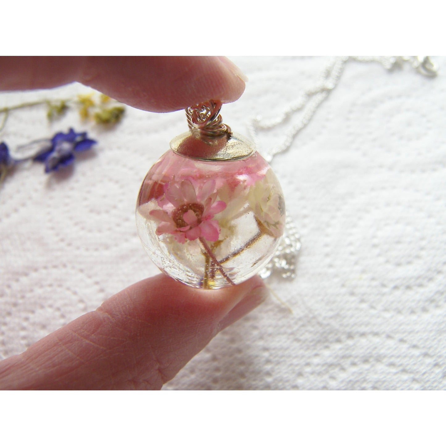 Daisy Necklace, Resin Flower Globe Pendant, Eco Friendly, Real Flower Pendant