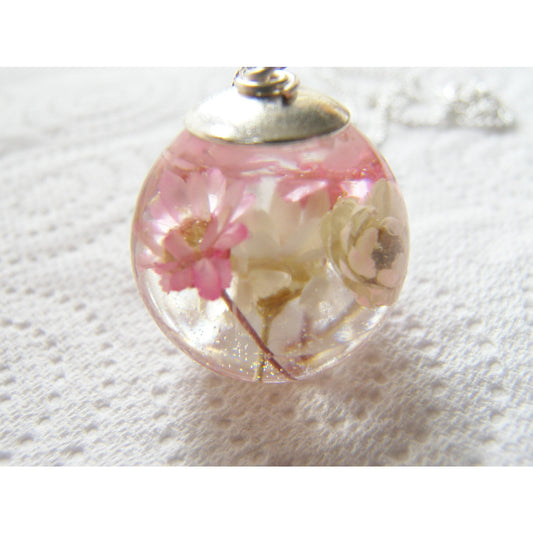Daisy Necklace, Resin Flower Globe Pendant, Eco Friendly, Real Flower Pendant