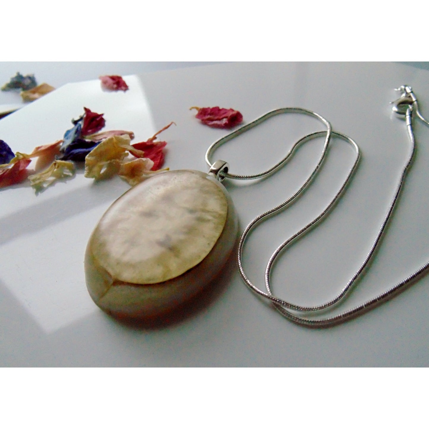 Honesty Seed Necklace, Honesty, Lunaria, Money Plant, Eco Resin, Gift for Her, Jewelry for Woman, Wife, Sister, Mother, Handmade Jewellery
