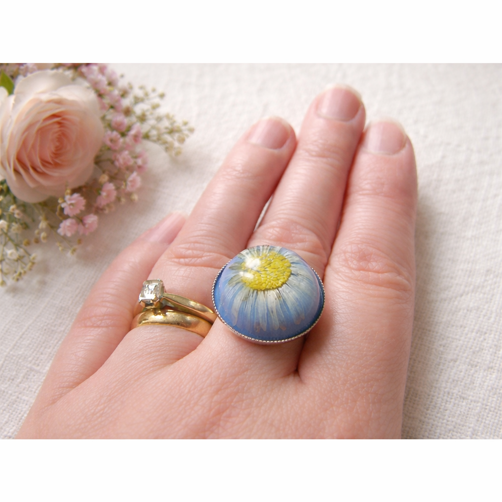 Daisy Ring, Daisy Jewelry, Blue Daisy Ring, Botanical Ring, Bridal Jewelry, Resin Ring