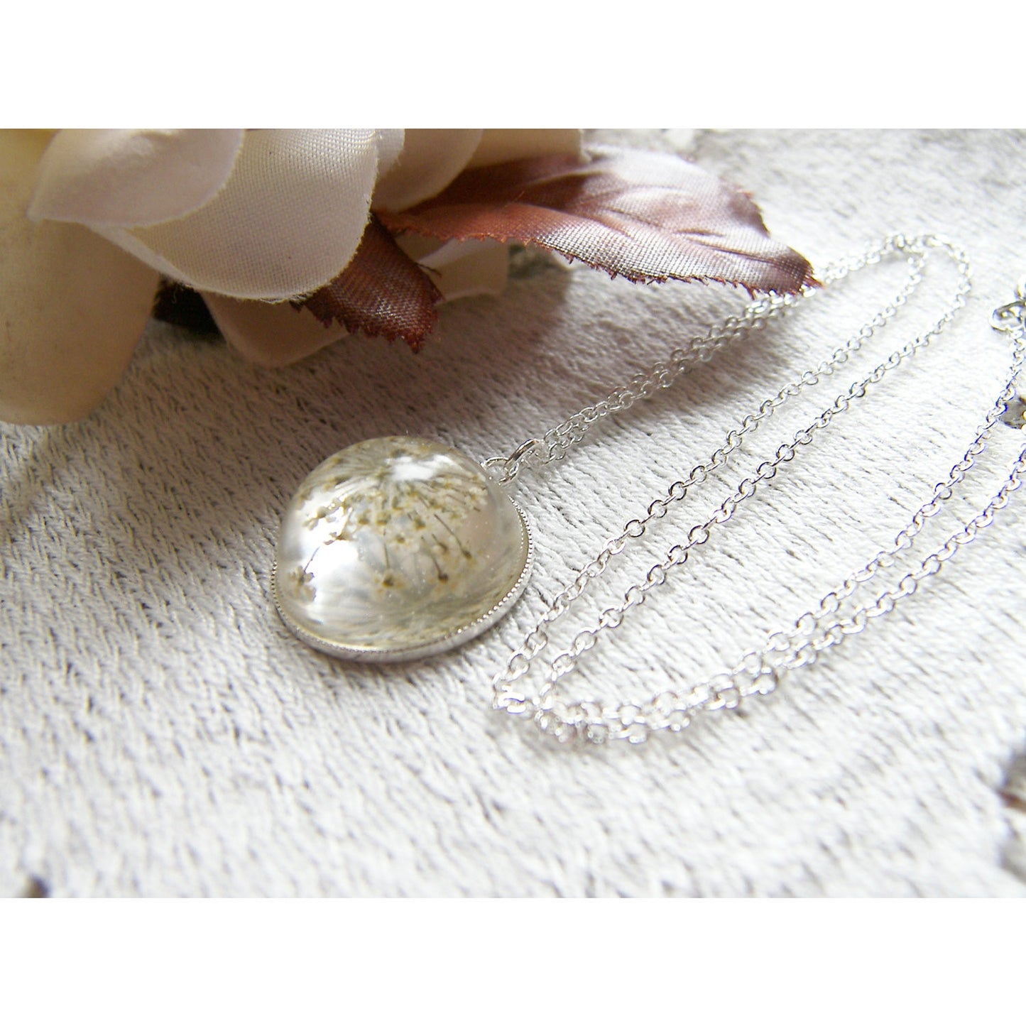 Real Flower Necklace, Queen Anne's Lace, Botanical Necklace, Snowflake, Eco Friendly, Pressed Flower Resin