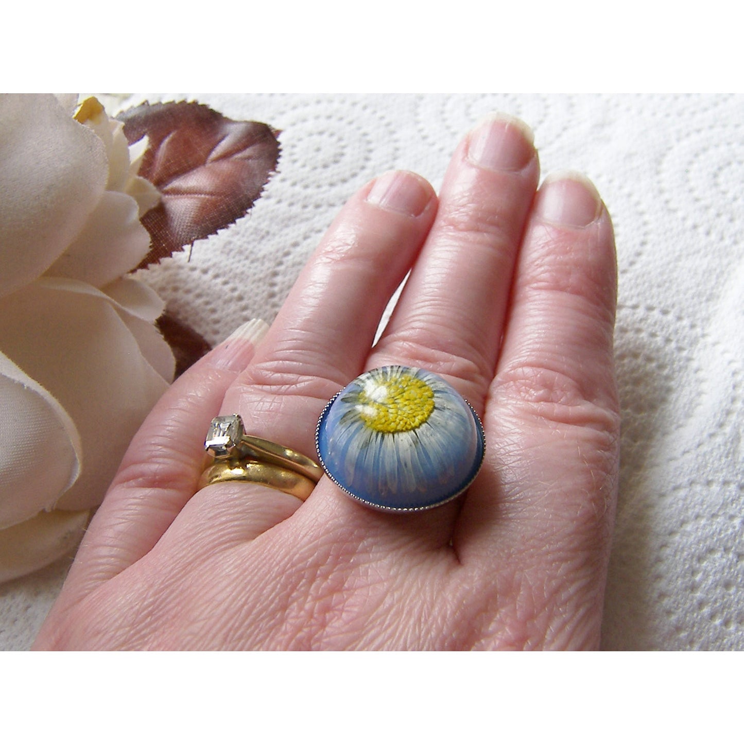 Daisy Ring, Daisy Jewelry, Blue Daisy Ring, Botanical Ring, Bridal Jewelry, Resin Ring